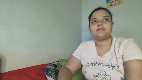 Snapshot of elisuarez_ chatting on February 5, 7:13 am Eliss online show from February 5, 7:13 am