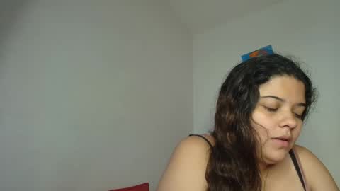 Snapshot of elisuarez_ chatting on February 7, 8:18 am Eliss online show from February 7, 8:18 am