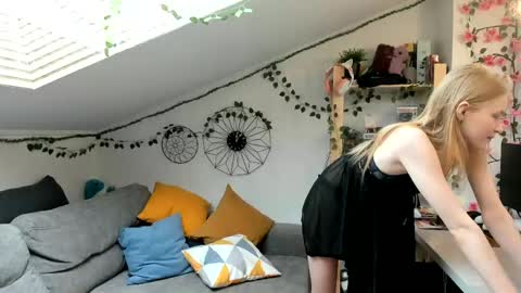 EliteEros online show from May 16, 1:10 pm