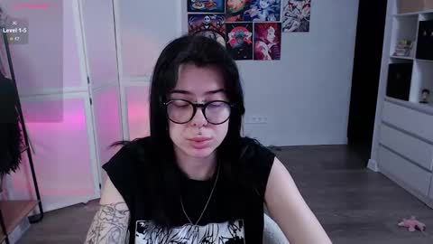 Snapshot of eliza_benet_ chatting on January 22, 1:31 am Ari online show from January 22, 1:31 am