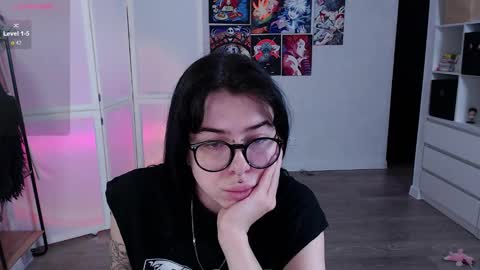 Snapshot of eliza_benet_ chatting on January 22, 4:34 am Ari online show from January 22, 4:34 am