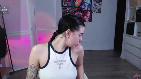 Snapshot of eliza_benet_ chatting on January 23, 3:11 pm Ari online show from January 23, 3:11 pm