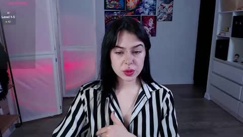 Snapshot of eliza_benet_ chatting on January 31, 3:22 pm Ari online show from January 31, 3:22 pm