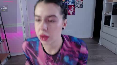 Snapshot of eliza_benet_ chatting on February 8, 4:36 pm Ari online show from February 8, 4:36 pm