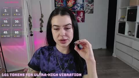Snapshot of eliza_benet_ chatting on February 28, 2:31 pm Ari online show from February 28, 2:31 pm