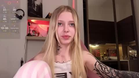 Elizabeth online show from February 3, 9:31 pm