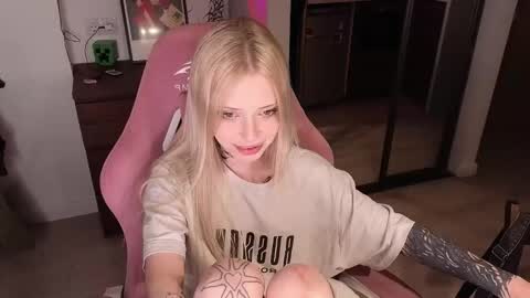 Elizabeth online show from March 26, 5:07 pm