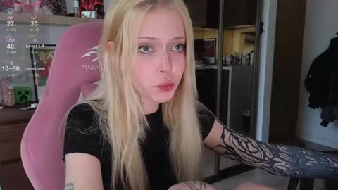 Elizabeth online show from April 15, 3:08 pm