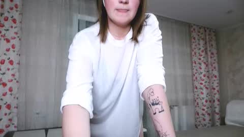 Snapshot of eliza_sin chatting on November 18, 3:49 pm Elizabeth online show from November 18, 3:49 pm