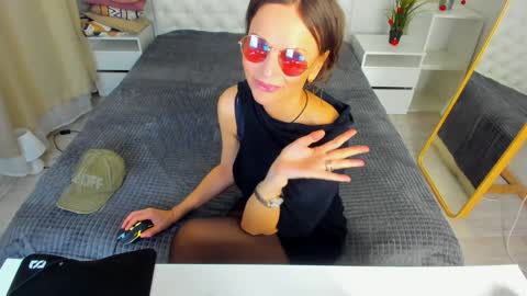 Snapshot of elizabe_th chatting on December 15, 11:09 pm Elizabethangel online show from December 15, 11:09 pm