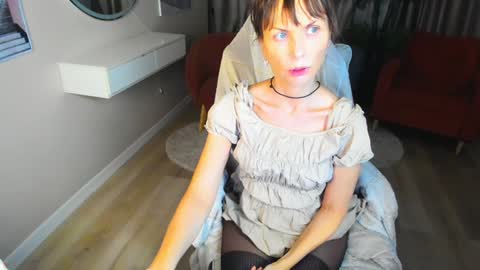 Snapshot of elizabe_th chatting on February 7, 4:27 am Elizabethangel online show from February 7, 4:27 am