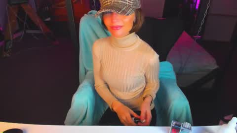 Snapshot of elizabe_th chatting on March 6, 8:30 am Elizabethangel online show from March 6, 8:30 am