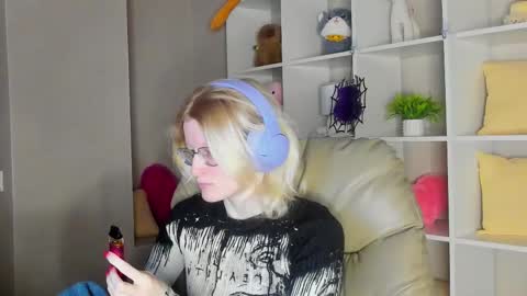 Elizabeth online show from November 2, 1:19 am