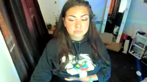 Elizabeth Martinez online show from March 25, 5:19 pm