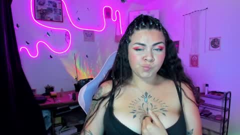 Elizabeth Martinez online show from April 29, 5:30 pm