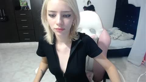  Elizabeth  online show from November 8, 11:36 pm