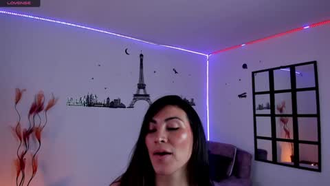 Elizabeth online show from December 4, 8:29 pm