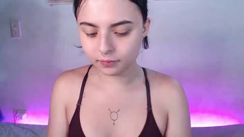 Elizabeth Taylor online show from February 24, 1:24 am