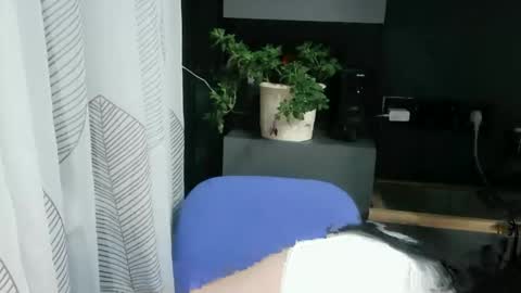 elizabeth_xi online show from October 5, 7:45 pm