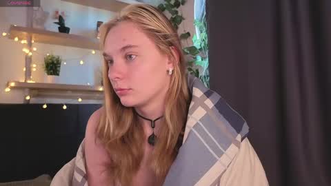 Elizabeth online show from May 17, 1:03 am