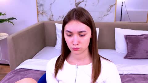 Elizabeth online show from February 1, 9:19 pm