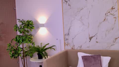 Elizabeth online show from March 6, 10:26 pm