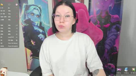 Snapshot of elizabethflowerr chatting on October 8, 7:39 am Eli online show from October 8, 7:39 am