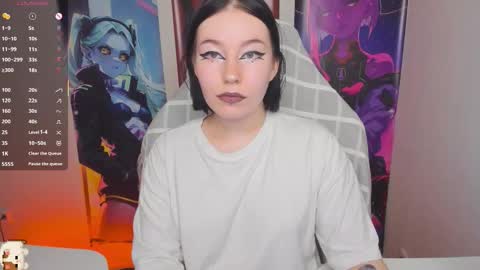 Snapshot of elizabethflowerr chatting on October 16, 2:23 am Eli online show from October 16, 2:23 am