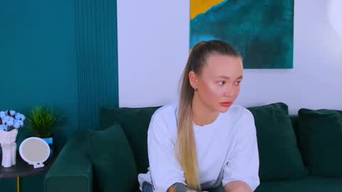 elizabethholt online show from October 13, 5:29 am