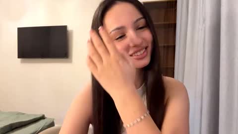 Mia online show from December 20, 2:46 pm