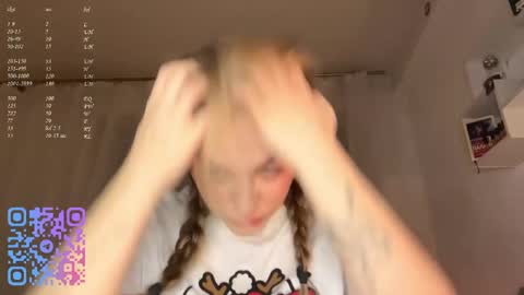 Mia online show from March 15, 5:08 pm