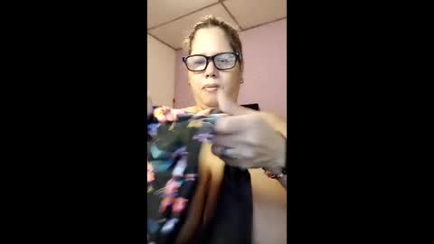 Elizabeth online show from May 15, 10:11 am