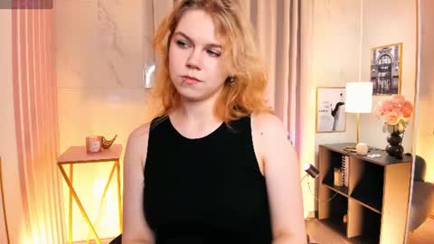 Snapshot of elizabethvane chatting on June 18, 6:35 am Elizabeth online show from June 18, 6:35 am