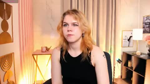 Snapshot of elizabethvane chatting on June 18, 9:25 am Elizabeth online show from June 18, 9:25 am