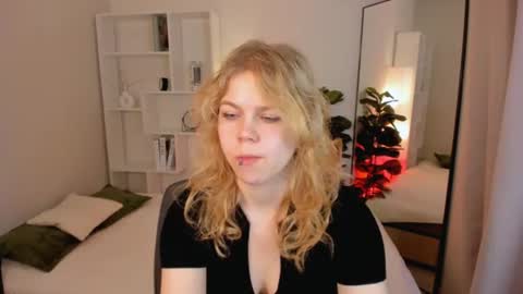 Snapshot of elizabethvane chatting on June 25, 5:23 am Elizabeth online show from June 25, 5:23 am