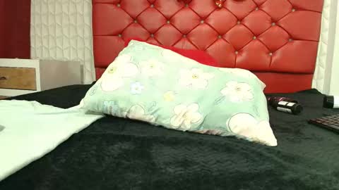 Snapshot of elizabetth_roman chatting on March 7, 8:50 pm elizabetth_roman online show from March 7, 8:50 pm