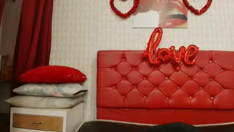 Snapshot of elizabetth_roman chatting on March 19, 8:02 pm elizabetth_roman online show from March 19, 8:02 pm