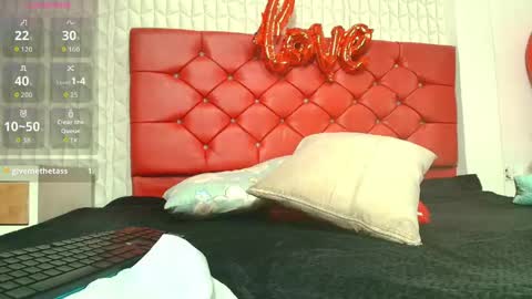 Snapshot of elizabetth_roman chatting on March 24, 8:14 pm elizabetth_roman online show from March 24, 8:14 pm