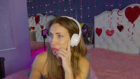 Linda online show from February 15, 3:42 am