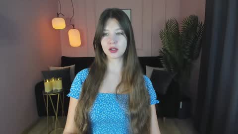 Snapshot of elizamild chatting on December 6, 5:31 am Eliza online show from December 6, 5:31 am