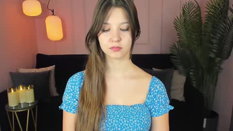 Snapshot of elizamild chatting on December 6, 11:44 am Eliza online show from December 6, 11:44 am