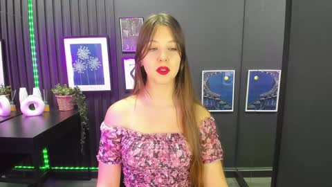 Snapshot of elizamild chatting on December 10, 1:00 pm Eliza online show from December 10, 1:00 pm