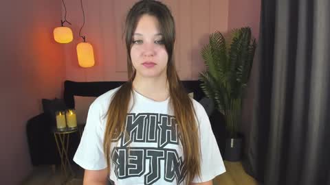 Snapshot of elizamild chatting on December 15, 4:48 pm Eliza online show from December 15, 4:48 pm