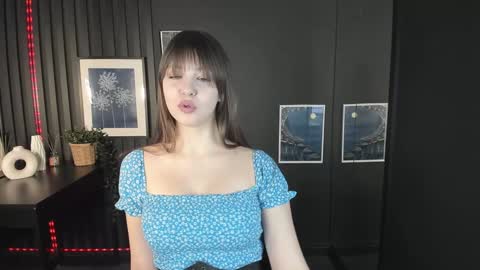 Snapshot of elizamild chatting on January 23, 1:02 pm Eliza online show from January 23, 1:02 pm