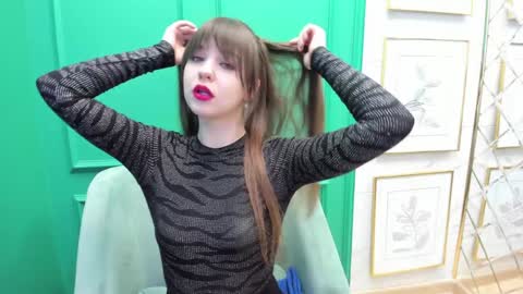 Snapshot of elizamild chatting on January 25, 4:35 pm Eliza online show from January 25, 4:35 pm