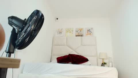 Snapshot of elizawiliamst chatting on March 21, 11:59 am Eliza online show from March 21, 11:59 am