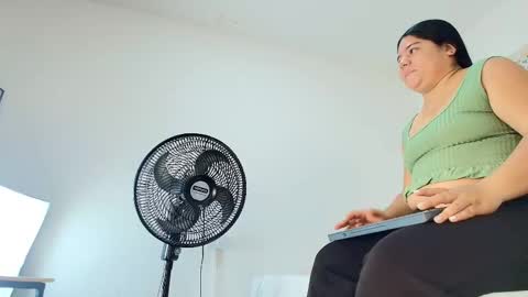 Snapshot of elizawiliamst chatting on March 24, 11:48 am Eliza online show from March 24, 11:48 am