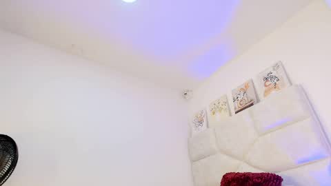 Snapshot of elizawiliamst chatting on April 7, 12:38 pm Eliza online show from April 7, 12:38 pm