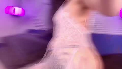 Snapshot of elizbeth_777 chatting on December 18, 7:09 pm elizbeth_777 online show from December 18, 7:09 pm