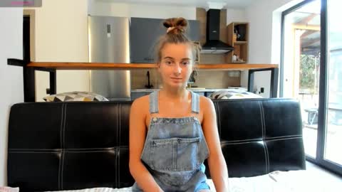 Eliz                               online show from November 23, 11:43 am